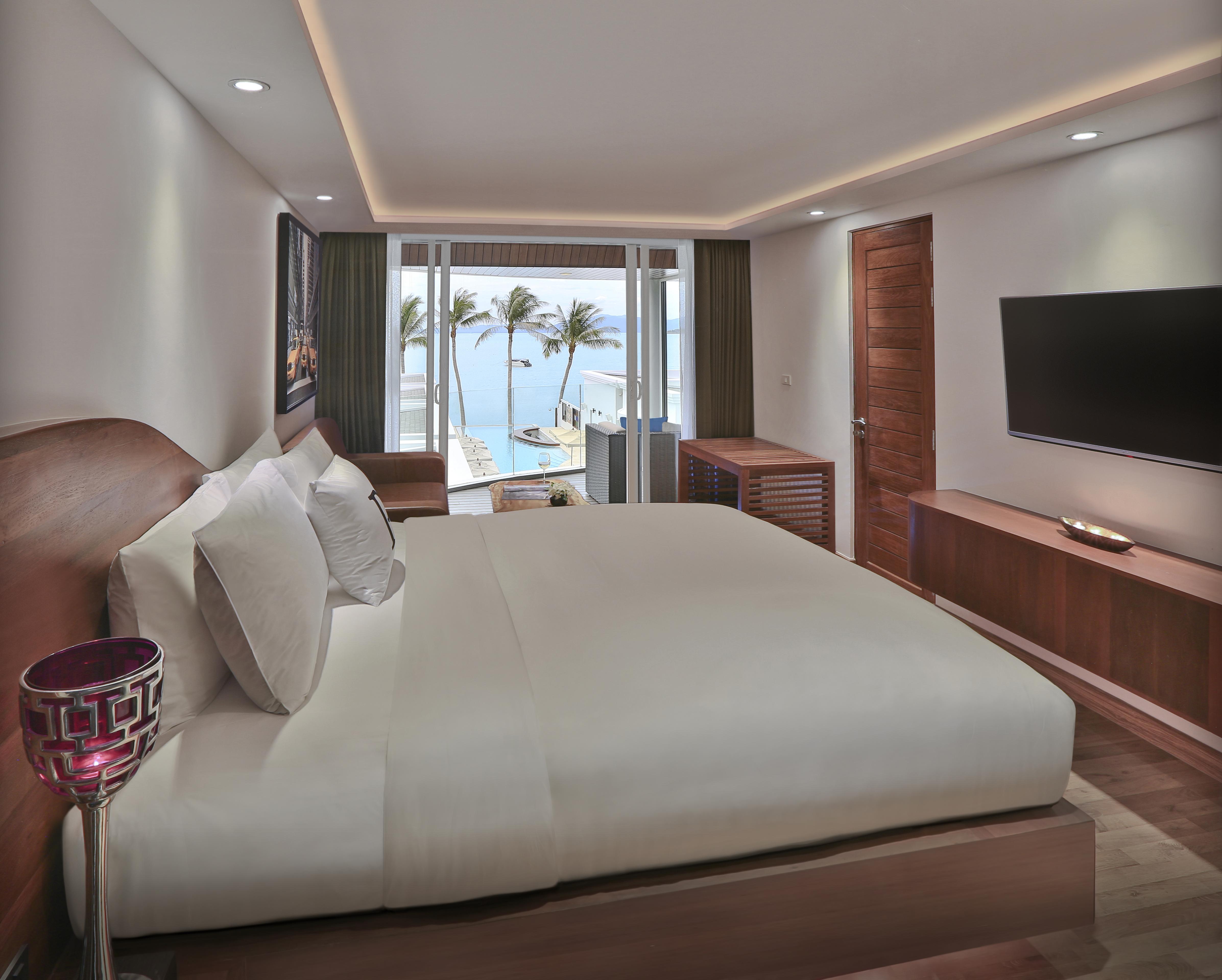 The Privilege Hotel Ezra Beach Club Bang Rak Beach  Εξωτερικό φωτογραφία