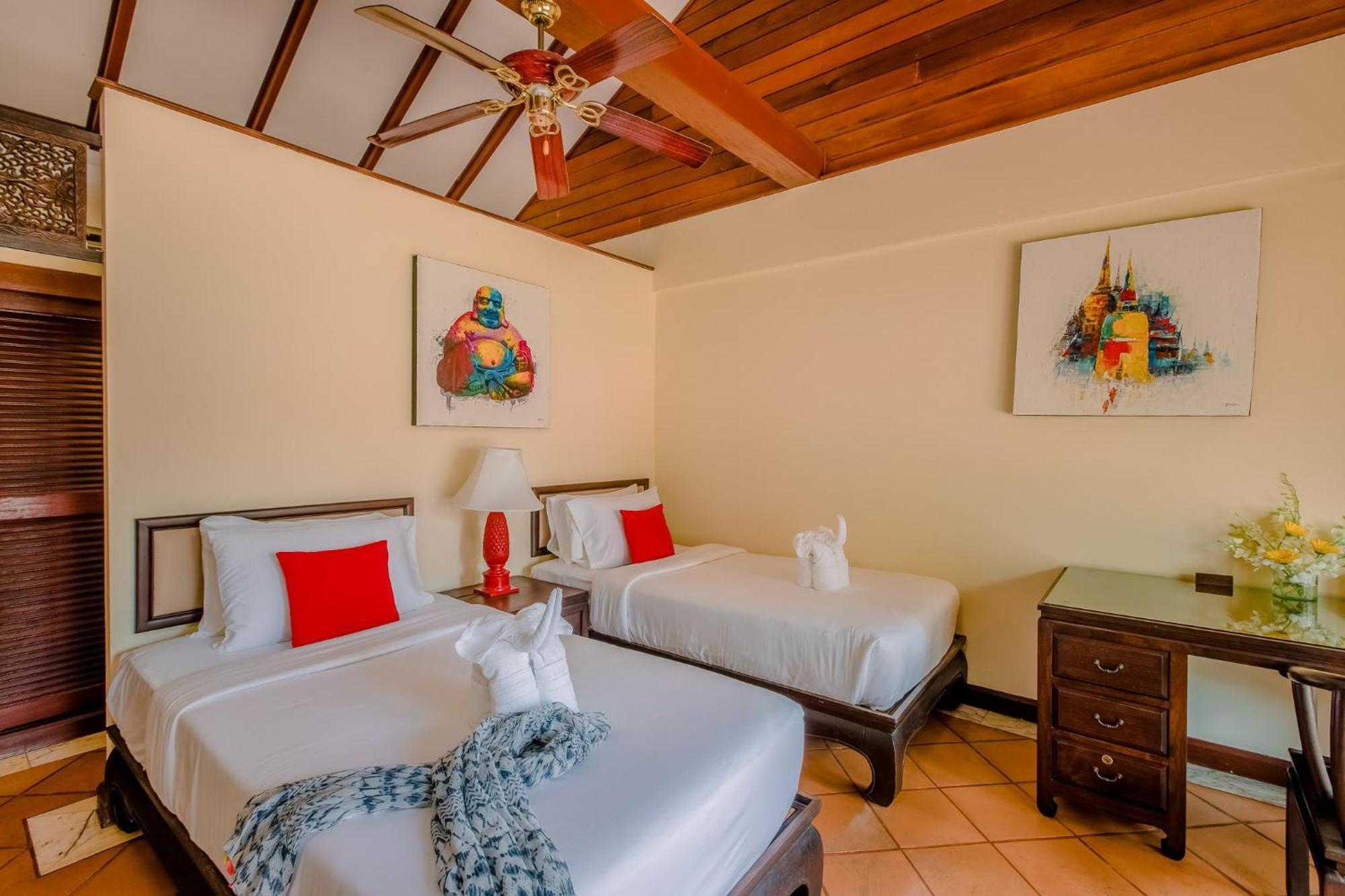 The Privilege Hotel Ezra Beach Club Bang Rak Beach  Εξωτερικό φωτογραφία