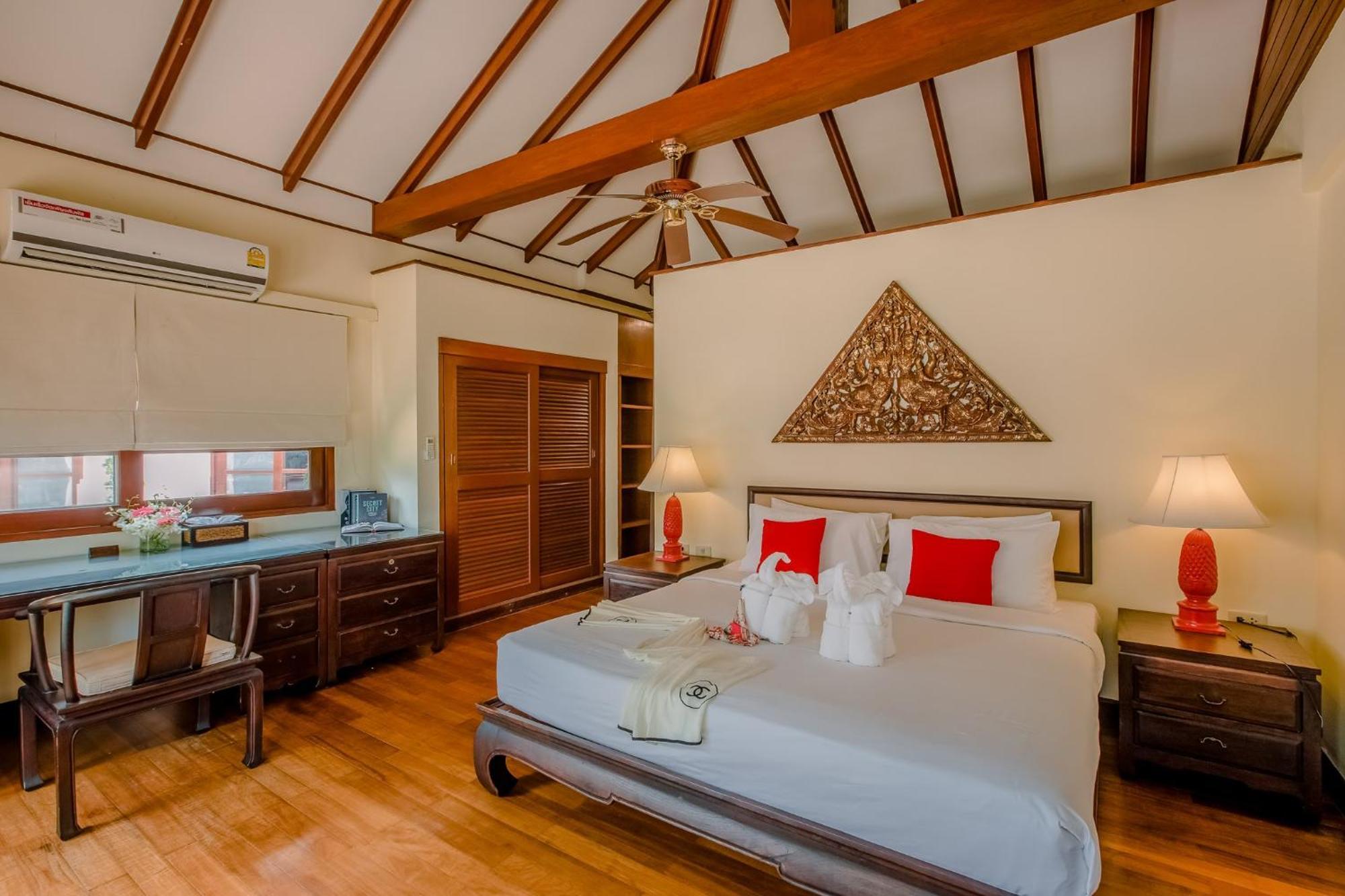 The Privilege Hotel Ezra Beach Club Bang Rak Beach  Εξωτερικό φωτογραφία