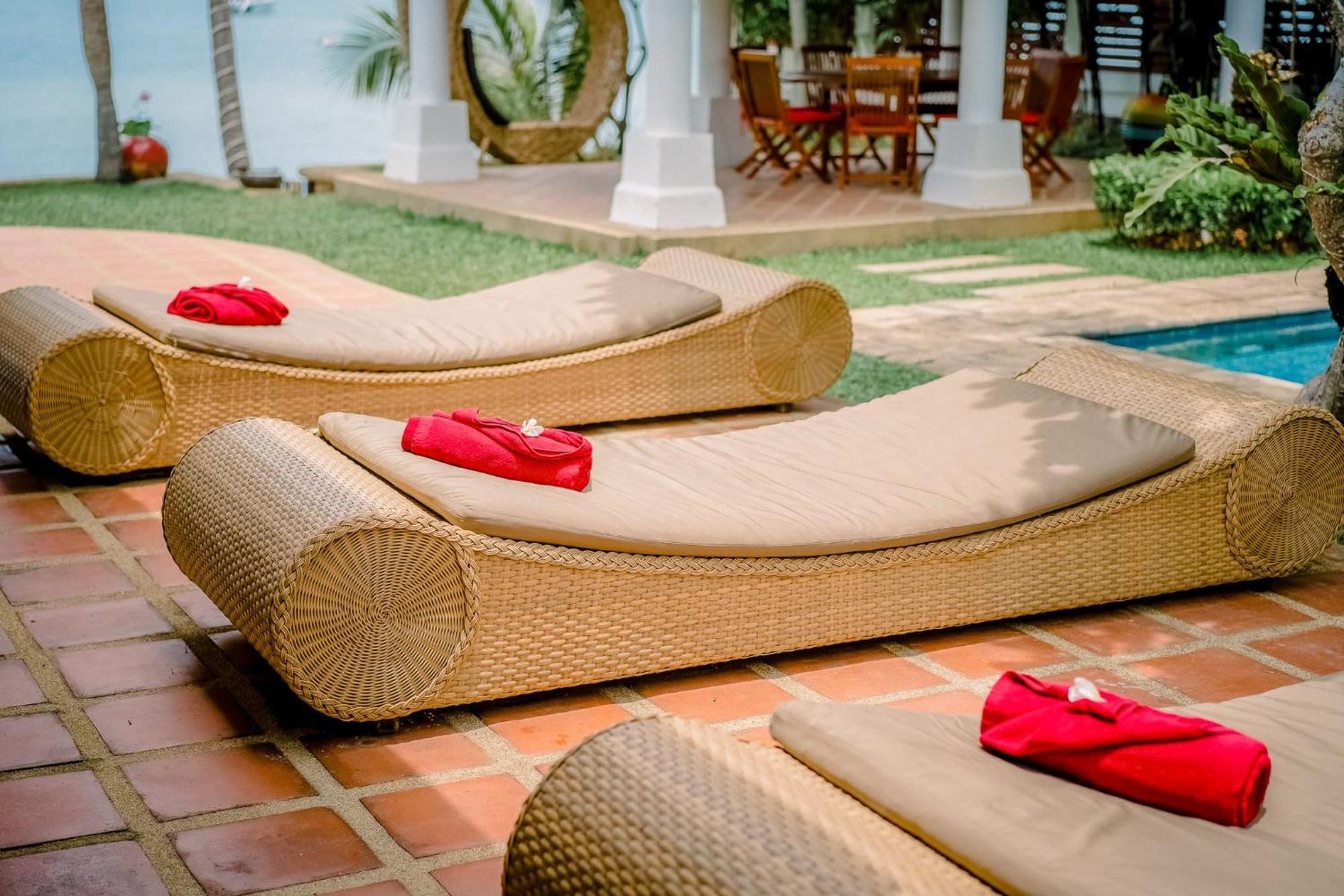The Privilege Hotel Ezra Beach Club Bang Rak Beach  Εξωτερικό φωτογραφία