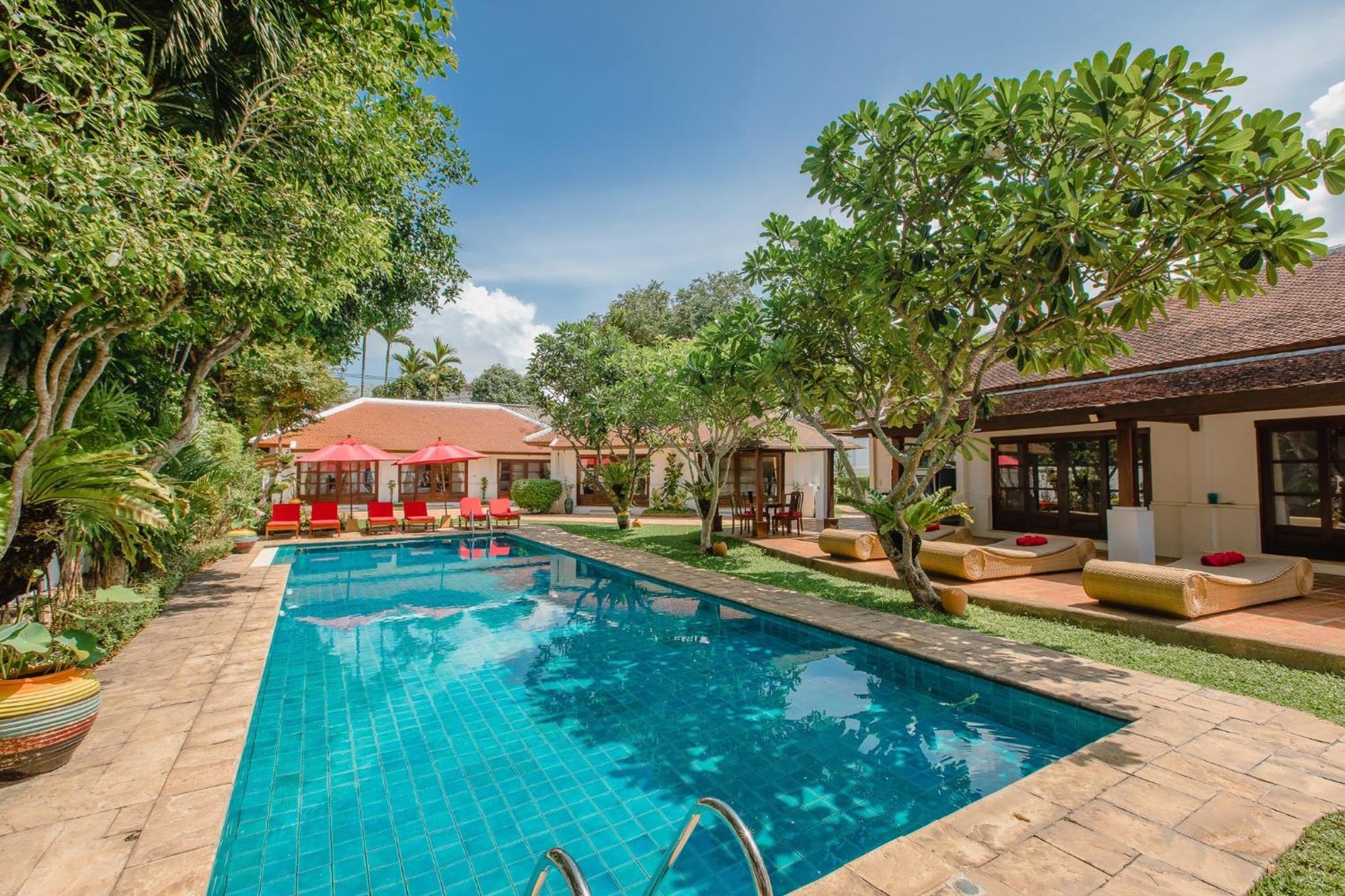 The Privilege Hotel Ezra Beach Club Bang Rak Beach  Εξωτερικό φωτογραφία